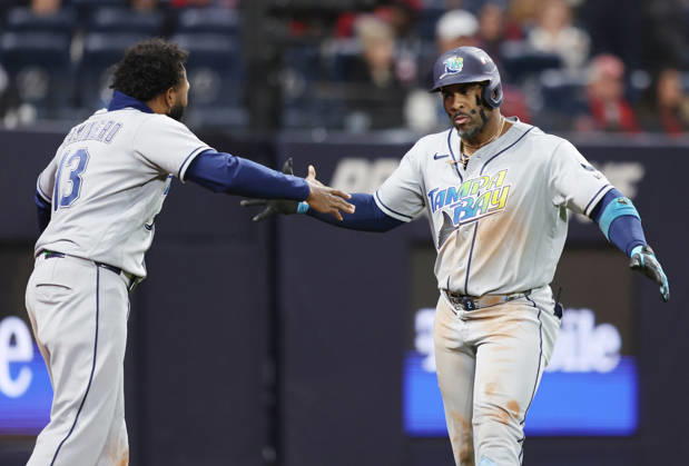 Tampa Bay Rays designated hitter Yandy Diaz (2) celebrates with Junior Caminero (13) after hitting a two-run home run against the Cleveland Guardians in the ninth inning in game four of the MLB, Baseball Herren, USA American League Championship Series at Progressive Field in Cleveland, Ohio, on Saturday, October 17, 2026.  CLE20261017746 AARONxJOSEFCZYK