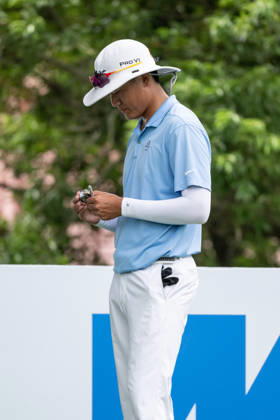 October 18, 2026, Macau, Macao Sar, China: Chinas XU, Andi marks his ball on the first tee.Macau Open Golf 2026 Final Round. Macau Open Golf 2026 Final Round  - ZUMAr144 20261018_zap_r144_002 Copyright: xJaynexRussellx
