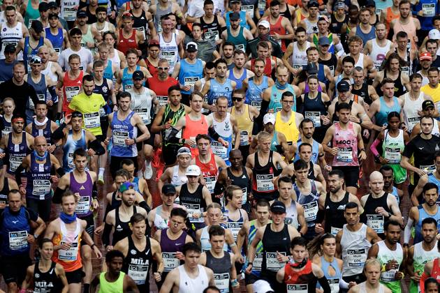 AMSTERDAM - The start of the Amsterdam Marathon. ANP RAMON VAN FLYMEN xVIxANPxSportx xxANPxIVx 572810125 originalFilename: 572810125.jpg