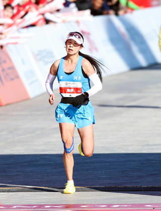 (261018) -- BEIJING, Oct. 18, 2026 -- Lu Ying of China sprints to the finish line to win the third place of the women s marathon event at the 2026 Beijing Marathon & National Marathon Championships in Beijing, capital of China, Oct. 18, 2026. ) (SP)CHINA-BEIJING-2026 BEIJING MARATHON (CN) LuoxYuan 