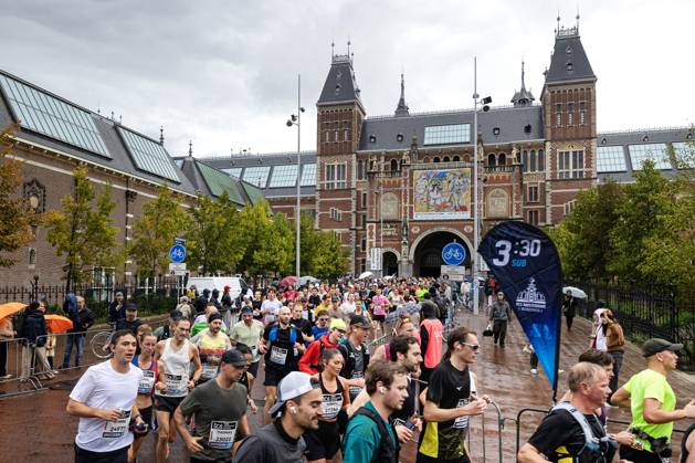 AMSTERDAM - The Amsterdam Marathon at the Rijksmuseum. ANP RAMON VAN FLYMEN xVIxANPxSportx xxANPxIVx 572814668 originalFilename: 572814668.jpg
