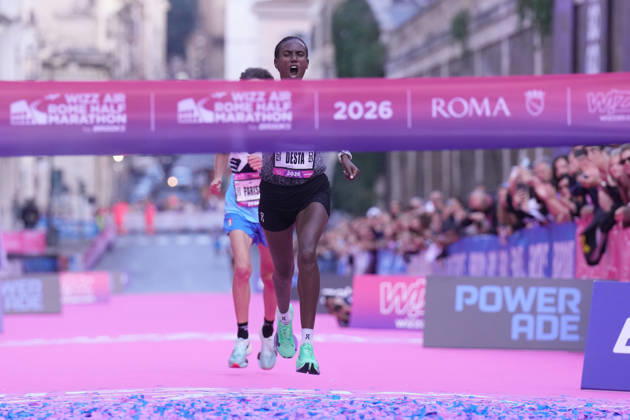the female winner Desta Netsanet during the 3th edition of the Wizz Air Rome Half Marathon by Brooks 2026 Rome s, Italy - Sunday, October 18, 2026. ( Photo by Alfredo Falcone LaPresse )  Copyright: xAlfredoxFalcone LaPressex