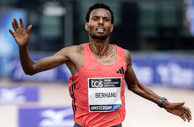 AMSTERDAM - Lemi Berhanu wins the Amsterdam Marathon. ANP RAMON VAN FLYMEN xVIxANPxSportx xxANPxIVx 572820914 originalFilename: 572820914