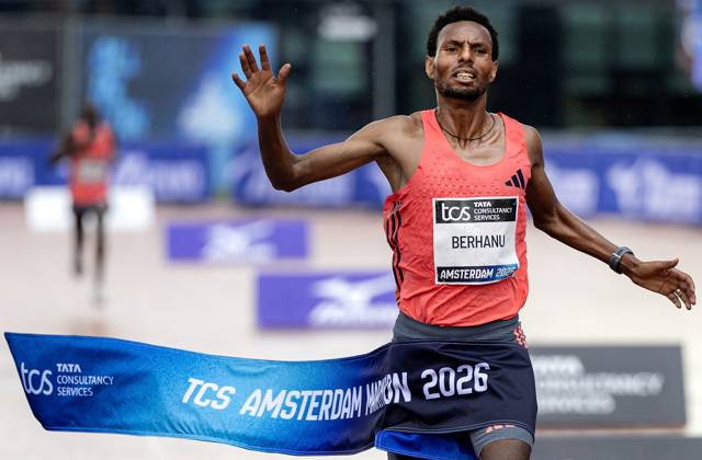 Sport Bilder des Tages AMSTERDAM - Lemi Berhanu wins the Amsterdam Marathon. ANP RAMON VAN FLYMEN xVIxANPxSportx xxANPxIVx 572821065 originalFilename: 572821065.jpg