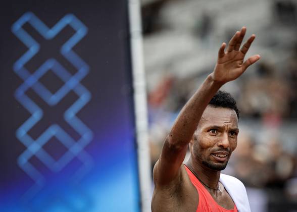 AMSTERDAM - Lemi Berhanu wins the Amsterdam Marathon. ANP RAMON VAN FLYMEN xVIxANPxSportx xxANPxIVx 572821076 originalFilename: 572821076.jpg