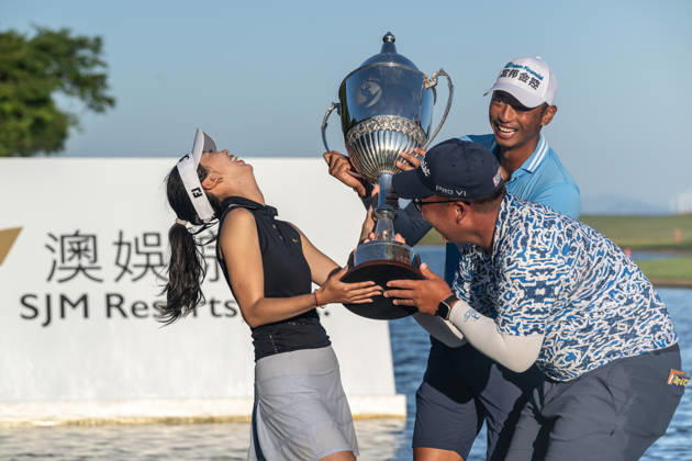 October 18, 2026, Macau, Macao Sar, China: WANG Wei-hsuan from Chinese Taipei ( Taiwan) wins the Macau Open 2026. With his wife Cindy Zhou and caddy, Ryan.Macau Open Golf 2026 Final Round. Macau China - ZUMAr144 20261018_zap_r144_068 Copyright: xJaynexRussellx