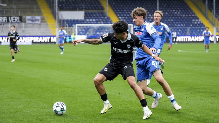 from left: Andre Leipold (Verl), 20; Maximilian Theuer (TSG II), 47; tackle, game action, duel, tackle, tackling, dynamic, action, 10 18 2026, Sinsheim, Germany, soccer, 3rd Division, TSG 1899 Hoffenheim II vs. SC Verl, DFB and DFL regulations prohibit any use of photographs as image sequences and or quasi-video xozx