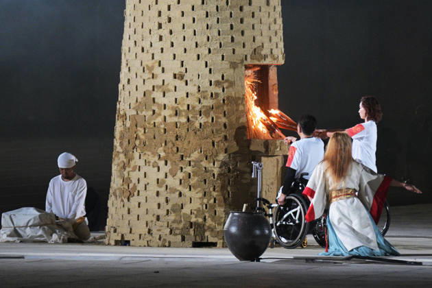 (261018) -- NAGOYA, Oct. 18, 2026 -- Torch bearers light the cauldron during the opening ceremony of the Aichi-Nagoya Asian Para Games in Nagoya, Japan, Oct. 18, 2026. ) (SP)JAPAN-NAGOYA-ASIAN PARA GAMES-OPENING CEREMONY ThenxChihxWey 