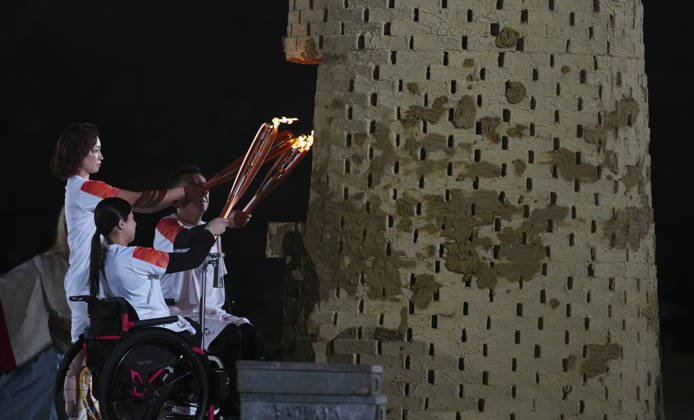 (261018) -- NAGOYA, Oct. 18, 2026 -- Torch bearers light the cauldron during the opening ceremony of the Aichi-Nagoya Asian Para Games in Nagoya, Japan, Oct. 18, 2026. ) (SP)JAPAN-NAGOYA-ASIAN PARA GAMES-OPENING CEREMONY JiaxHaocheng 