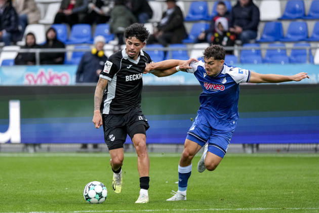 from left: Andre Leipold (Verl), 20; Sean Dulic (TSG II), 3; tackle, game scene, duel, duel, tackle, tackling, dynamics, action, 10 18 2026, Sinsheim, Germany, soccer, 3rd Division, TSG 1899 Hoffenheim II vs. SC Verl, DFB and DFL regulations prohibit any use of photographs as image sequences and or quasi-video xozx