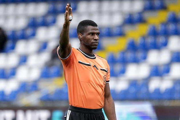 Assad Nouhoum, referee, giving instructions, gesturing, waving his arms, single frame, single photo, action, 10 18 2026, Sinsheim, Germany, soccer, 3rd Division, TSG 1899 Hoffenheim II vs. SC Verl, DFB and DFL regulations prohibit any use of photographs as image sequences and or quasi-video xozx