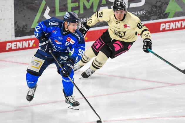 Straubing Tigers vs. Grizzlys Wolfsburg, Ice Hockey, German Ice Hockey League, Penny DEL, Matchday 10, 2026–2027 Season, October 18, 2026: Marcel Brandt of the Straubing Tigers has the puck ahead of Matt Choupani of the Grizzlys Wolfsburg, Men’s Ice Hockey, German Ice Hockey League, Penny DEL, Matchday 10, 2026–2027 Season on October 18, 2026, at the Eisstadion am Pulverturm, Straubing Tigers (blue) vs. Grizzlys Wolfsburg (beige)
