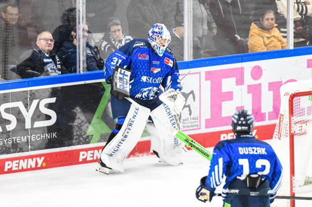 Straubing Tigers vs. Grizzlys Wolfsburg, Ice Hockey, German Ice Hockey League, Penny DEL, Matchday 10, 2026–2027 Season, October 18, 2026, Jakub Skarek, Straubing Tigers, Men s Ice Hockey, German Ice Hockey League, Penny DEL, Matchday 10, 2026–2027 Season on October 18, 2026, at the Eisstadion am Pulverturm, Straubing Tigers (blue) vs. Grizzlys Wolfsburg (beige)