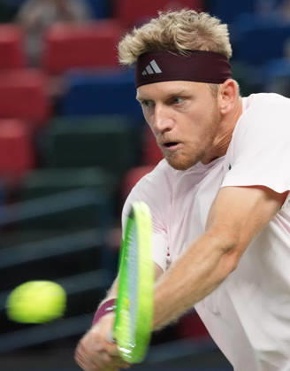 (261018) -- SHANGHAI, Oct. 18, 2026 -- Alejandro Davidovich Fokina of Spain hits a return during the men s singles final match against Rafael Jodar of Spain at the 2026 ATP, Tennis Herren tour Shanghai Masters tennis tournament in Shanghai, China, Oct. 18, 2026. ) (SP)CHINA-SHANGHAI-TENNIS-SHANGHAI MASTERS-MEN S SINGLES (CN) DingxTing 