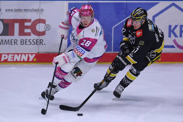 Ice Hockey Penny DEL, Matchday 10: Krefeld Pinguine vs. Eisbären Berlin on October 18, 2026, at the Yayla Arena in Krefeld. Jonas Müller (Berlin), on the left, Philip Gogulla (Krefeld); on the right, In accordance with the guidelines of the DEL (German Ice Hockey League), the publication and further use of the footage in electronic media and on devices of any kind during the game is not permitted. xRx