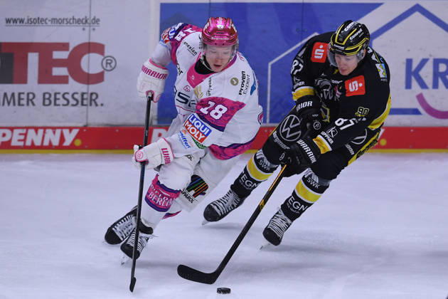 Ice Hockey Penny DEL, Matchday 10: Krefeld Pinguine vs. Eisbären Berlin on October 18, 2026, at the Yayla Arena in Krefeld. Jonas Müller (Berlin), on the left, Philip Gogulla (Krefeld); on the right, In accordance with the guidelines of the DEL (German Ice Hockey League), the publication and further use of the footage in electronic media and on devices of any kind during the game is not permitted. xRx