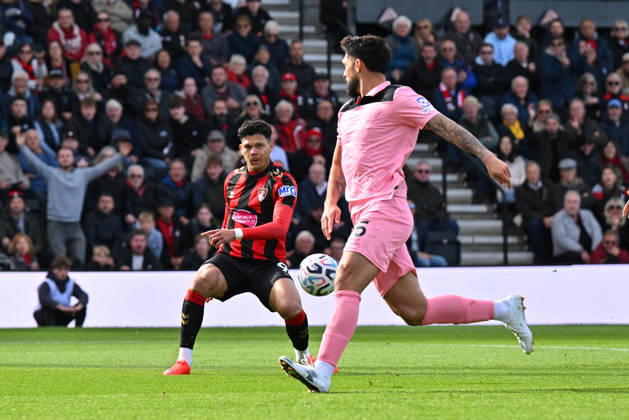 Bournemouth v Sunderland, Premier League Goal 1-0 - Evanilson (9) of AFC Bournemouth crosses the ball for Marcus Tavernier (16) of AFC Bournemouth to score the opening goal during the Premier League match between Bournemouth and Sunderland at the Vitality Stadium, Bournemouth, UK on 18 October 2026. Bournemouth Vitality Stadium Dorset UK Editorial use only DataCo restrictions apply See www.football-dataco.com , Copyright: xGrahamxHuntx PSI-25032-0054