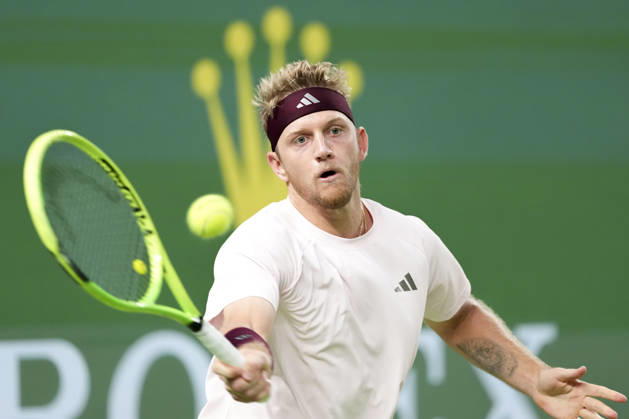 Sport Bilder des Tages (261018) -- SHANGHAI, Oct. 18, 2026 -- Alejandro Davidovich Fokina of Spain hits a return during the men s singles final match against Rafael Jodar of Spain at the 2026 ATP, Tennis Herren tour Shanghai Masters tennis tournament in Shanghai, China, Oct. 18, 2026. ) (SP)CHINA-SHANGHAI-TENNIS-SHANGHAI MASTERS-MEN S SINGLES (CN) WangxXiang 