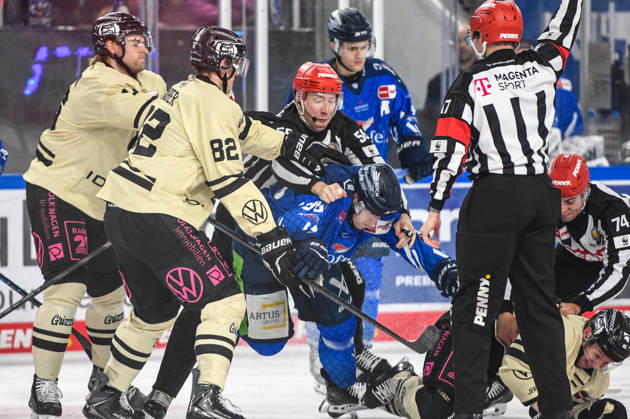 Straubing Tigers vs. Grizzlys Wolfsburg, Ice Hockey, German Ice Hockey League, Penny DEL, Matchday 10, 2026–2027 Season, October 18, 2026: Filip Varejcka of the Straubing Tigers in a scuffle with Madison Bowey of the Grizzlys Wolfsburg, Men’s Ice Hockey, German Ice Hockey League, Penny DEL, Matchday 10, 2026–2027 Season on October 18, 2026, at the Eisstadion am Pulverturm, Straubing Tigers (blue) vs. Grizzlys Wolfsburg (beige)