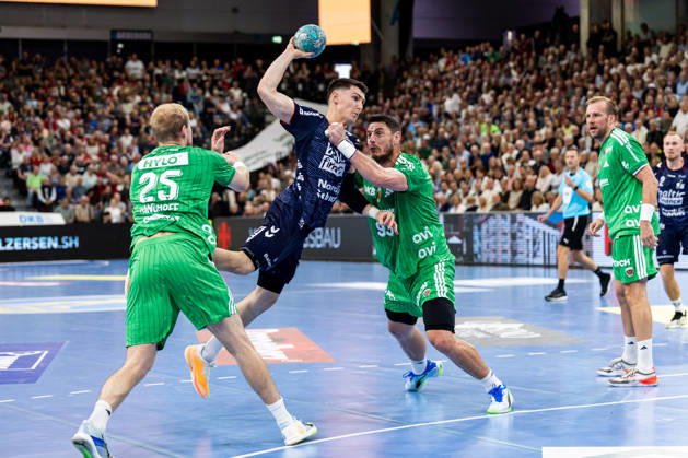 Opel HBL SG Flensburg Handewitt vs. Füchse Berlin 18 10 26 Aymeric Minne No. 44, SG Flensburg Handewitt vs. Matthes Langhoff No. 25, Füchse Berlin, and Mijajlo Marsenic No. 93, Füchse Berlin; Opel HBL SG Flensburg Handewitt vs. Füchse Berlin, GGW Arena on October 18, 2026 Copyright: xBEAUTIFULxSPORTS MarioxM.xKobergx