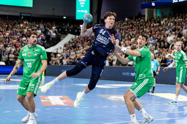 Opel HBL SG Flensburg Handewitt vs. Füchse Berlin 18 10 26 Lasse Kjaer Moller No. 64, SG Flensburg Handewitt vs. Aymeric Zaepfel No. 30, Füchse Berlin, and Frederik Simak No. 09, Füchse Berlin; Opel HBL SG Flensburg Handewitt vs. Füchse Berlin, GGW Arena on October 18, 2026 Copyright: xBEAUTIFULxSPORTS MarioxM.xKobergx