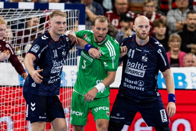 Opel HBL SG Flensburg Handewitt vs. Füchse Berlin, October 18, 2026. Battle at the circle: Emil Siersbaek Bergholt (No. 14), SG Flensburg Handewitt; Max Darj (No. 05), Füchse Berlin; Arnar Freyr Arnarsson No. 41, SG Flensburg Handewitt Opel HBL SG Flensburg Handewitt vs. Füchse Berlin, GGW Arena on October 18, 2026 Copyright: xBEAUTIFULxSPORTS MarioxM.xKobergx