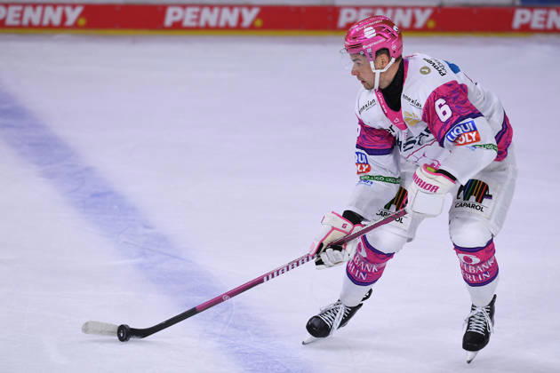 Ice Hockey: DEL Matchday 10—Krefeld Pinguine vs. Eisbären Berlin on October 18, 2026, at the Yayla Arena in Krefeld. Kai Wissmann, Berlin. In accordance with the guidelines of the DEL (German Ice Hockey League), the publication and reuse of the footage in electronic media and on electronic devices of any kind is not permitted while the game is in progress xRx