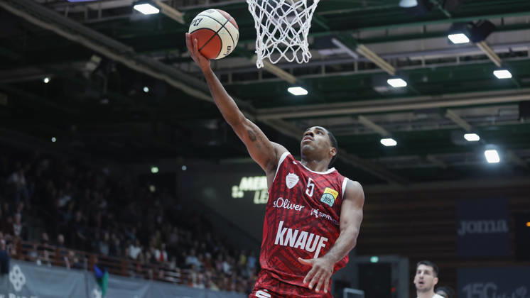 Pictured: Kenny Dye of the Würzburg Baskets, No. 5, making a layup on October 18, 2026, Fitness First Würzburg Baskets vs. SYNTAINICS MBC, Netto BBL Cup, Round of 16, Germany, 97072, tectake Arena Würzburg, Copyright: HMBxMedia xJulienxBecker