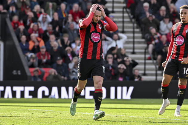 AFC Bournemouth v Sunderland, Premier League Adam Smith of Bournemouth reacts during the AFC Bournemouth v Sunderland Premier League match at Vitality Stadium, Bournemouth, England on 18 October 2026 Credit: Andy Thomas Every Second Media Editorial use only. All images are copyright Every Second Media Limited. No images may be reproduced without prior permission. All rights reserved. Premier League and Football League images are subject to licensing agreements with Football DataCo Limited. see https: www.football-dataco.com Copyright: xIMAGO EveryxSecondxMediax ESM-2234-0021 AndyxThomasx xEveryxSecondxMediax