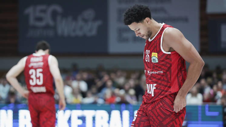 Pictured: Disappointment on the left: Alen Pjanic of the Würzburg Baskets, 35, and Marvin Ogunsipe of the Würzburg Baskets, 26, 18 10 2026, Fitness First Würzburg Baskets vs. SYNTAINICS MBC, Netto BBL Cup, Round of 16, Germany, 97072, tectake Arena Würzburg, Copyright: HMBxMedia xJulienxBecker