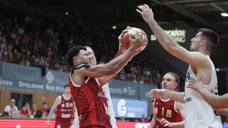 Pictured from left: Marvin Ogunsipe of Würzburg Baskets, 26; Collin Welp of Syntainics MBC, 40; and Jure Planinic of Syntainics MBC, 44, in the Rebound Duel on August 10, 2026, Fitness First Würzburg Baskets vs. SYNTAINICS MBC, Netto BBL Cup, Round of 16, Germany, 97072, tectake Arena Würzburg, Copyright: HMBxMedia xJulienxBecker
