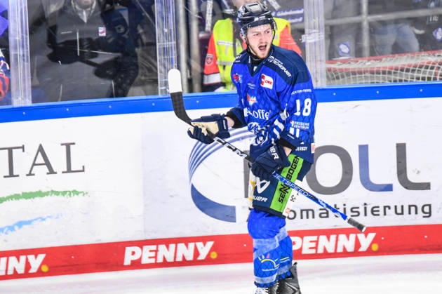 Straubing Tigers vs. Grizzlys Wolfsburg, Ice Hockey, German Ice Hockey League, Penny DEL, Matchday 10, 2026–2027 Season, October 18, 2026: Tyler Madden of the Straubing Tigers celebrates his goal, Men s Ice Hockey, German Ice Hockey League, Penny DEL, Matchday 10, 2026–2027 Season on October 18, 2026, at the Eisstadion am Pulverturm, Straubing Tigers (blue) vs. Grizzlys Wolfsburg (beige)