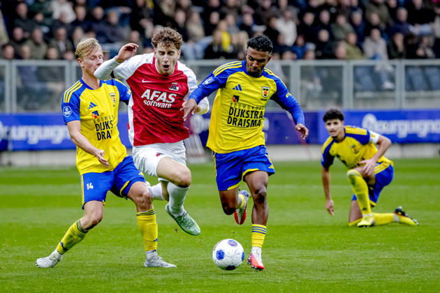 LEEUWARDEN SC Cambuur defender Billy van Duijl, AZ Alkmaar midfielder Valdemar Byskov during the Vriendenloterij Eredivisie match between SC Cambuur and AZ at Kooi Stadion on October 18, 2026, in Leeuwarden, Netherlands ED VAN DE POL EYE4IMAGES DeFodi Images