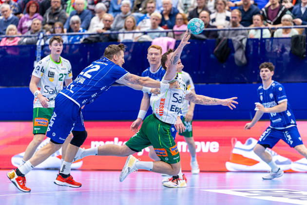 L R Adam Nyfjaell (TBV Lemgo Lippe), 22, in a one-on-one battle with Victor Kloeve (Frisch Auf Göppingen), 07 GER, TBV Lemgo Lippe vs. Frisch Auf Göppingen, Handball, 1st Bundesliga, Matchday 9, 2026–2027 season, October 18, 2026 GER, TBV Lemgo Lippe vs. Frisch Auf Göppingen, Handball, 1st Bundesliga, Matchday 9, 2026–2027 season, October 18, 2026 Lemgo Copyright: xEibner-Pressefoto JanxRollingerx EP_JSK