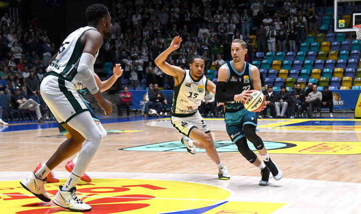 October 18, 2026, xokbx, BBL Basketball Cup, Frankfurt Skyliners vs. VET Concept Gladiators Trier, l Thomas Klepeisz, Fraport Skyliners Frankfurt, Ejiofor Onu, Gladiators Trier, Jordan Roland, Gladiators Trier, one-on-one matchup, duel, Frankfurt am Main