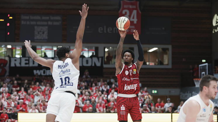 Pictured from left: Kostja Mushidi of Syntainics MBC, 10, against Eddie Colbert III of Wuerzburg Baskets, 0, on a three-point shot, 18, 10, 2026, Fitness First Wuerzburg Baskets vs. SYNTAINICS MBC, Netto BBL Cup, Round of 16, Germany, 97072, tectake Arena Wuerzburg, Copyright: HMBxMedia xJulienxBecker