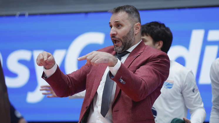 Pictured: Head Coach Vladimir Jovanovic of Syntainics MBC giving instructions on October 18, 2026, Fitness First Würzburg Baskets vs. SYNTAINICS MBC, Netto BBL Cup, Round of 16, Germany, 97072, tectake Arena Würzburg, Copyright: HMBxMedia xJulienxBecker