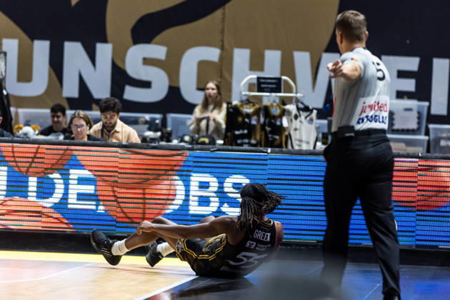 October 18, 2026, GER, BBL easyCredit Basketball Bundesliga Cup, Round of 16, Braunschweig, Basketball Löwen Braunschweig vs. Niners Chemnitz, Tajh Green, Basketball Löwen Braunschweig, 55, battling for the ball, Braunschweig Volkswagen Arena, Lower Saxony, Germany