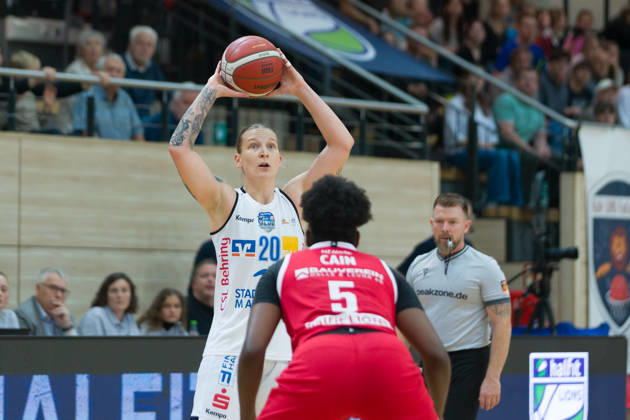 Lea Debeljak Marburg, 20, Khalis Cain Lions, 5, Halfit Lions vs. BC Marburg Blue Dolphins, Women s Basketball, 1st Bundesliga, DBBL, Matchday 3 of the 2026–27 season, October 18, 2026, SWH Arena, Saxony-Anhalt, Germany