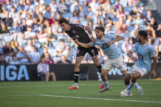 La Liga: EA Sports RC Celta vs. Deportivo Alavés. Nahuel Tenaglia of Alavés during Matchday 9: RC Celta vs. Deportivo Alavés on October 18, 2026, at Abanca Balaidos Stadium, Vigo, Spain Copyright: xLuisxLorenzox xAgenciaxLOFx