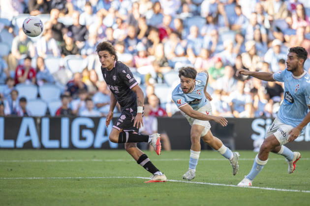 La Liga: EA Sports RC Celta vs. Deportivo Alavés. Nahuel Tenaglia of Alavés during Matchday 9: RC Celta vs. Deportivo Alavés on October 18, 2026, at Abanca Balaidos Stadium, Vigo, Spain Copyright: xLuisxLorenzox xAgenciaxLOFx