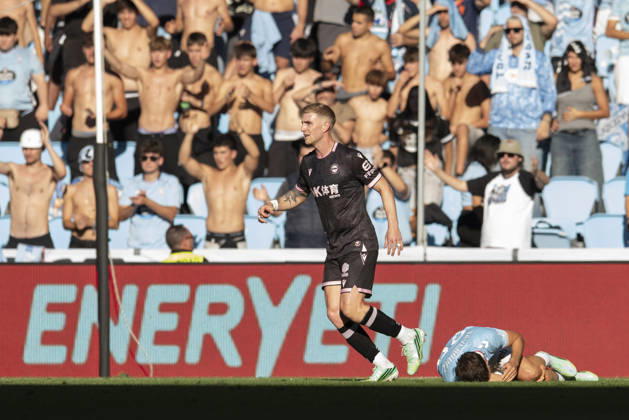 La Liga: EA Sports RC Celta vs. Deportivo Alavés. Nicolás Valentini of Alavés during Matchday 9: RC Celta vs. Deportivo Alavés on October 18, 2026, at Abanca Balaidos Stadium, Vigo, Spain Copyright: xLuisxLorenzox xAgenciaxLOFx