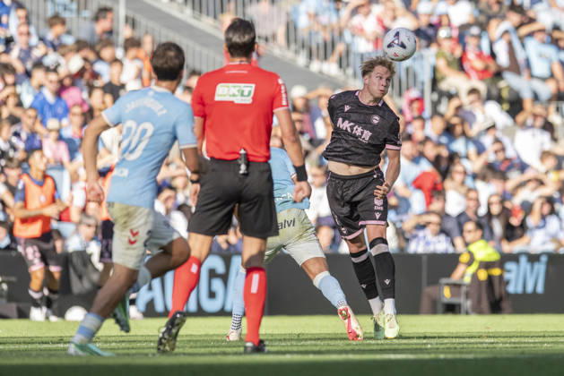 La Liga: EA Sports RC Celta vs. Deportivo Alavés. Pablo Ibánez of Alavés during Matchday 9: RC Celta vs. Deportivo Alavés on October 18, 2026, at Abanca Balaidos Stadium, Vigo, Spain Copyright: xLuisxLorenzox xAgenciaxLOFx