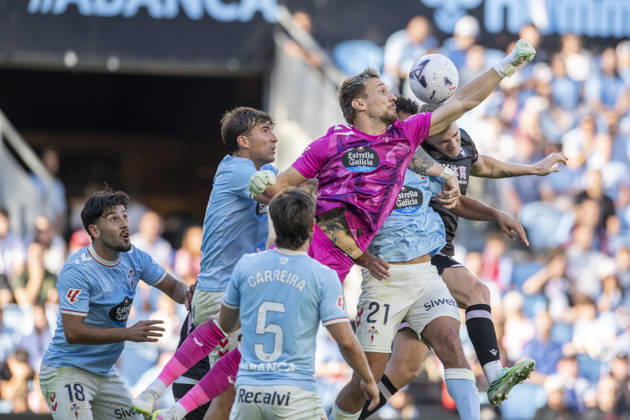 La Liga: EA Sports RC Celta vs. Deportivo Alavés. Andrei Radu of Celta during Matchday 9: RC Celta vs. Deportivo Alavés on October 18, 2026, at Abanca Balaidos Stadium, Vigo, Spain Copyright: xLuisxLorenzox xAgenciaxLOFx