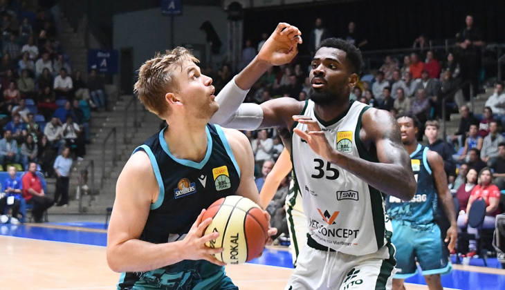 October 18, 2026, xokbx, BBL Basketball Cup, Frankfurt Skyliners vs. VET Concept Gladiators Trier, featuring Till Pape of the Fraport Skyliners Frankfurt and Ejiofor Onu of the Gladiators Trier, a head-to-head matchup in Frankfurt am Main