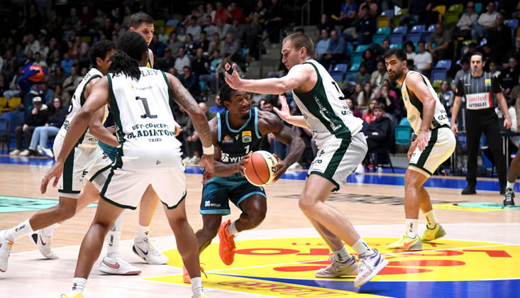 October 18, 2026, xokbx, BBL Basketball Cup, Frankfurt Skyliners vs. VET Concept Gladiators Trier, featuring Isaiah Swope of the Fraport Skyliners Frankfurt and Marten Linssen of the Gladiators Trier, head-to-head matchup, Frankfurt am Main