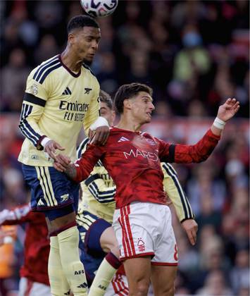 RECORD DATE NOT STATED Football - FA Premier League - Nottingham Forest FC v Arsenal FC NOTTINGHAM, ENGLAND - Sunday, October 18, 2026: Arsenal s Ezri Konsa (L) challenges for a header with Nottingham Forest s Nicolas Dominguez during the FA Premier League match between Nottingham Forest FC and Arsenal FC at the City Ground. (Photo by David Rawcliffe Propaganda) NOTTINGHAM City Ground NOTTINGHAMSHIRE ENGLAND  Copyright: xDavidxRawcliffex 2026-10-18-Notts_Forest_Liverpool-031