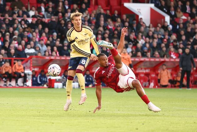 Murillo of Nottingham Forest shoots. Nottingham Forest v Arsenal, Premier League, Football, City Ground, Nottingham, UK - 18 Oct 2026Nottingham City Ground United Kingdom EDITORIAL USE ONLY No use with unauthorised audio, video, data, fixture lists, club league logos or live services. Online in-match use limited to 120 images, no video emulation. No use in betting, games or single club league player publications.  Copyright: xRYANxBROWNE Shutterstockx 17222656au