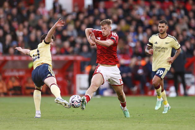 Nottingham Forest gegen Arsenal, 18. Oktober 2026, Nottingham, Premier League, Fußball: Nottingham Forest gegen Arsenal – Liam Delap von Nottingham Forest im Zweikampf mit Declan Rice von Arsenal. Foto: Jacques Feeney, Offside, Nottingham, Großbritannien  Copyright: xJacquesxFeeneyx xOffsidexOffside