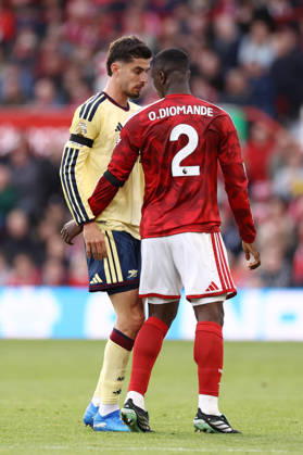 Nottingham Forest gegen Arsenal, 18. Oktober 2026, Nottingham, Premier League, Fußball: Nottingham Forest gegen Arsenal – Kai Havertz von Arsenal im Zweikampf mit Ousmande Diomande von Nottingham Forest. Foto: Jacques Feeney, Offside, Nottingham, Großbritannien  Copyright: xJacquesxFeeneyx xOffsidexOffside